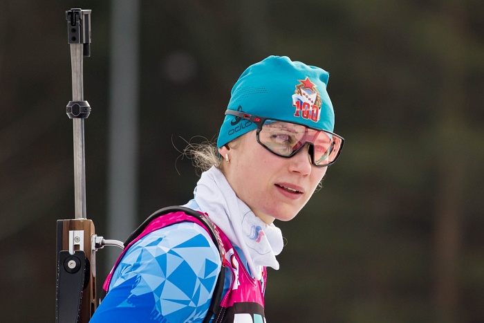 Бронзовый призёр чемпионата России по биатлону в спринте Ирина Казакевич: «Стартовать в футболке не холодно: я была готова бежать раздетая»