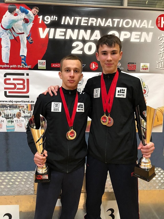 Привезли два золота из Австрии