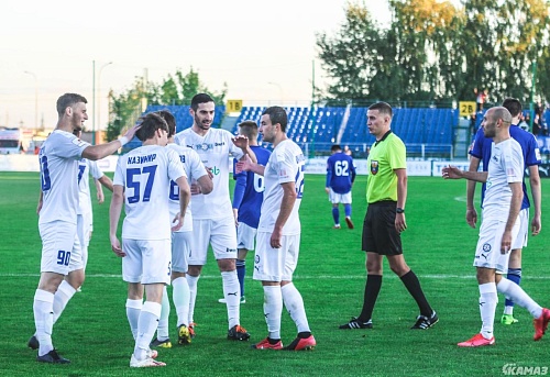 «КАМАЗ» штампует победы, а «Волга» потеряла очки