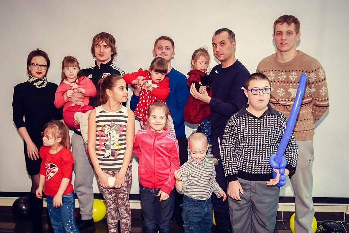 Игроки ХК «Рубин» в гостях у организации «Солнечный луч»