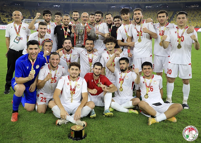 Дебют лучше не придумаешь: полузащитник футбольного клуба «Тюмень» Руслан Хайлоев выиграл международный трофей в первом же матче за сборную Таджикистана