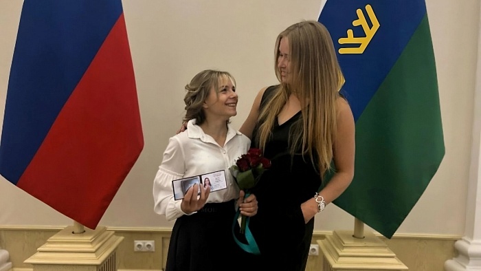 Тренер тюменской спортивной школы № 1 Елена Овчарова: «Вручение удостоверения мастера спорта Лере было ожидаемо. Она много и усердно трудилась на результат»