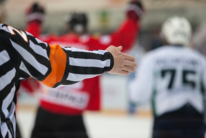 Двое тюменцев станут главными судьями на матчах Всероссийской хоккейной лиги