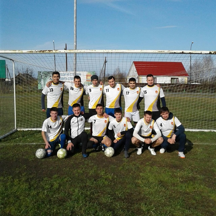 В Ярково закрыли футбольный сезон