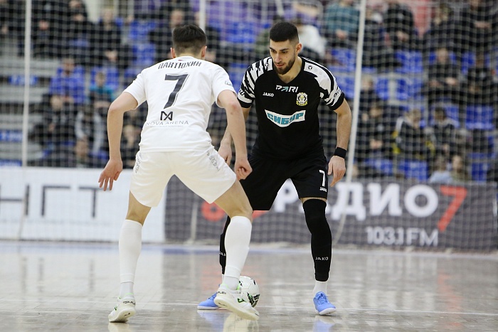 Форвард мини-футбольного клуба «Тюмень» Камиль Герейханов: «Я не могу комфортно чувствовать себя на паркете, когда у меня хотя бы немного скользит подошва»