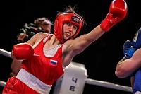 Тюменка Альбина Молдажанова завершила досрочной победой полуфинальный бой на чемпионате России по боксу среди женщин