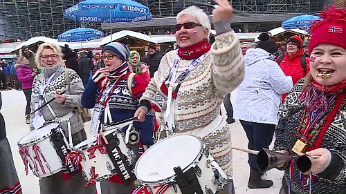 Норвежские барабанщицы на этапе Кубка мира по биатлону в Рупольдинге