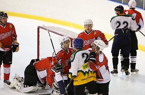 Упорово в хоккей играет здорово!