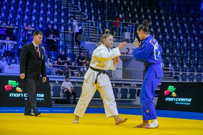 Любовь Орлова стала чемпионкой в командных соревнованиях среди девушек на профессиональном туре по дзюдо