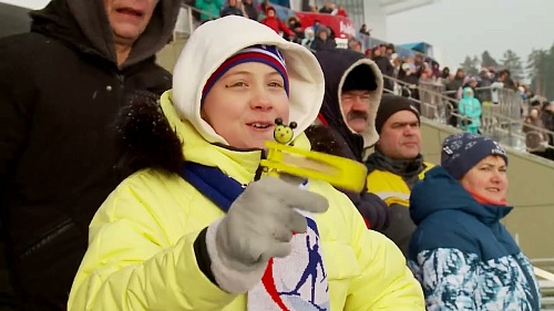 Как сюда можно не прийти? В Тюмени прошёл этап Кубка России по лыжным гонкам. И песни с баяном были