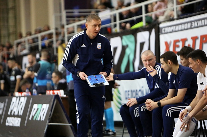 Главный тренер мини-футбольного клуба «Газпром-Югра» Владимир Колесников: «При обойме в 9-10 человек тяжело сохранять свежесть на протяжении всего матча»