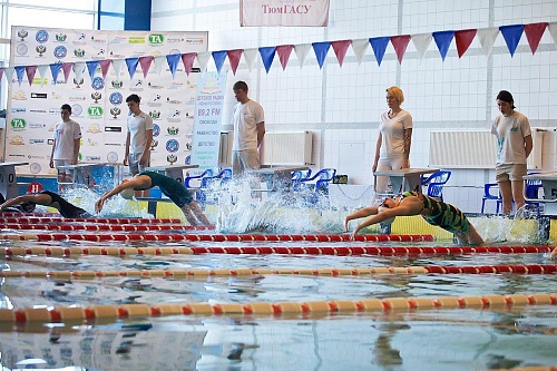 Плыли к медалям на спине…