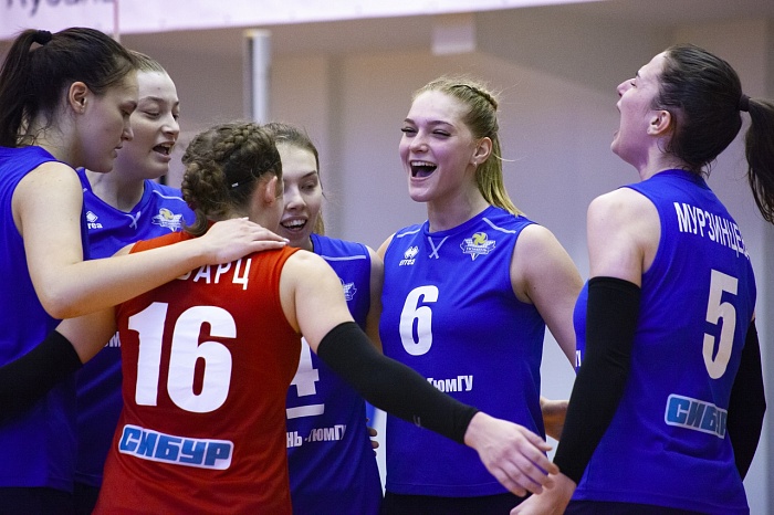 В праздничный день оформили красивую победу!