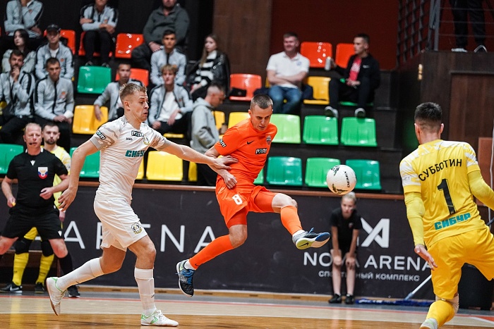 Отличная игра в пять полевых не спасла мини-футбольный клуб «Тюмень» от поражения в Санкт-Петербурге