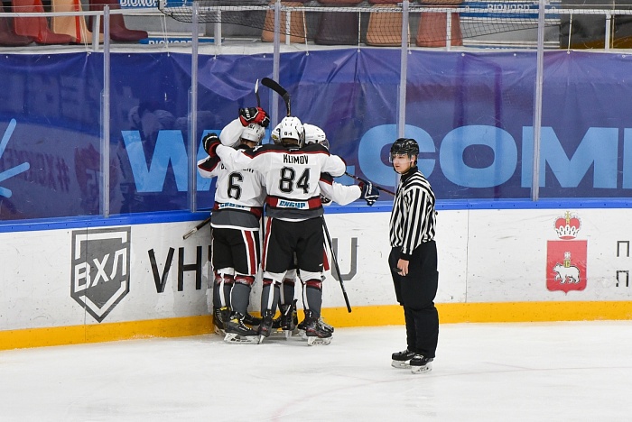 Злые «Лисы» ждут сибиряков в Магнитогорске (ВИДЕОТРАНСЛЯЦИЯ)