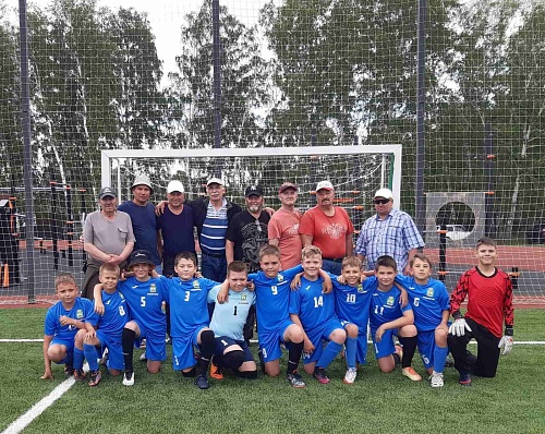 «Феникс» из Казанского района уверенно выиграл областной финал «Кожаного мяча»