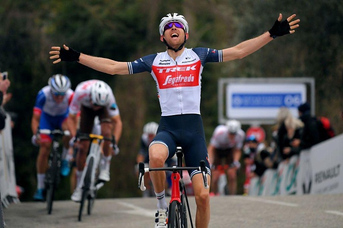 На французском шоссе все гнались за Моллемой