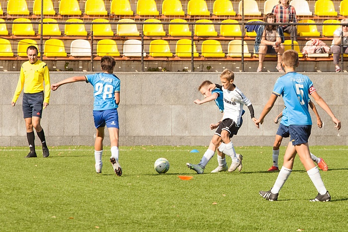 «Челябинск» разгромил омский «Иртыш», а ФК «Тюмень-2009» обыграл земляков из «Лидера»