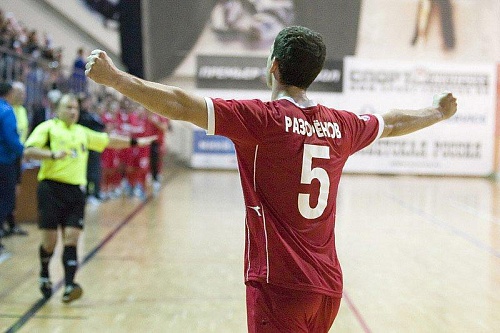 Коммунисты вернули капитана