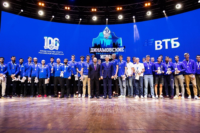 Тюменские волейболисты в Казани на равных играли с профессиональными командами