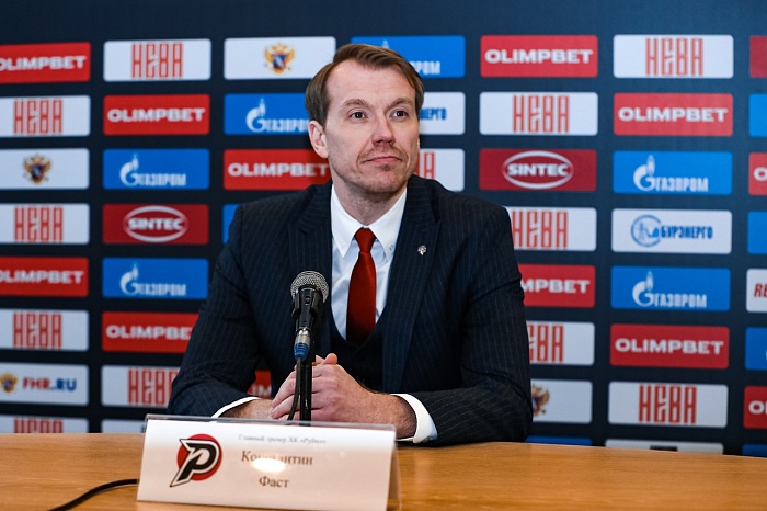 Главный тренер хоккейного «Рубина» Константин Фаст: «Пропускаем первыми, а потом стараемся спастись...»