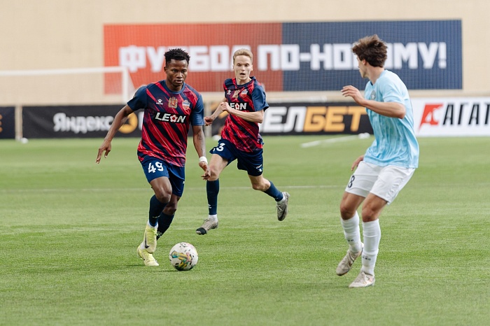 Экс-игрок футбольного клуба «Тюмень» Оливье Кенфак вышел на замену, но забить не смог