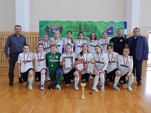 Юные тюменки привезли международный трофей из Ишима