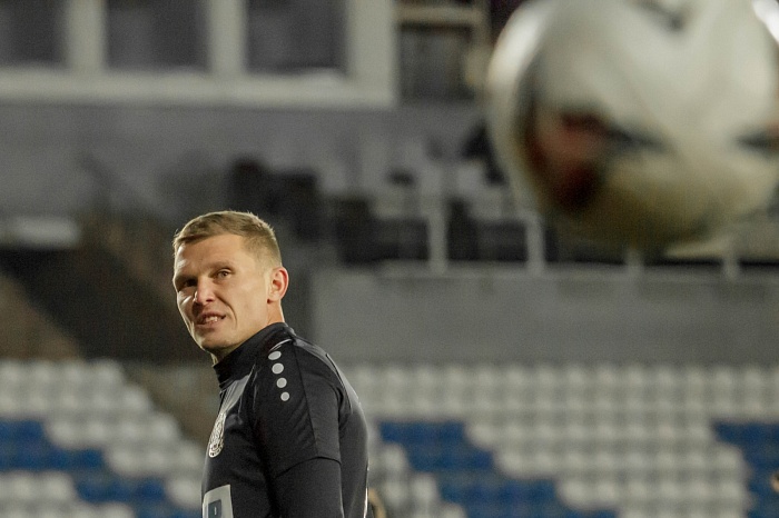 Без VAR как с VAR: форвард футбольного клуба «Тюмень» Антон Кобялко забил с пенальти, который могли и не назначить