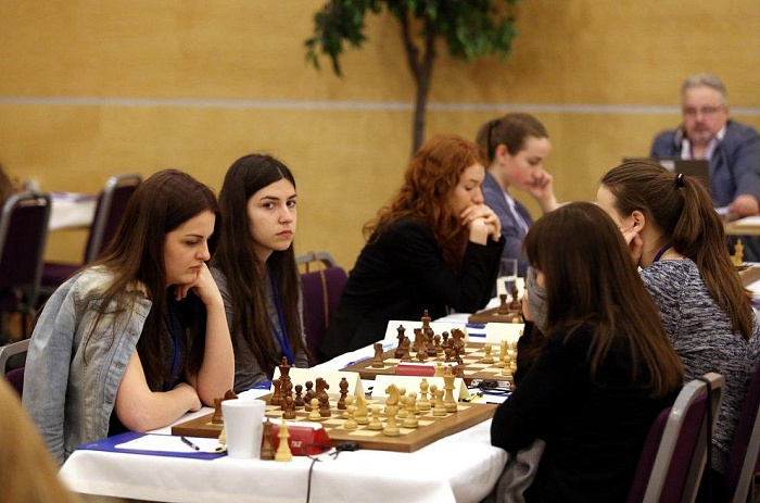 В Риге шахматистки получили выходной
