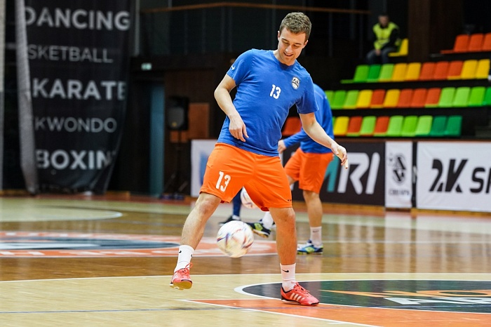 Антон Белоусов