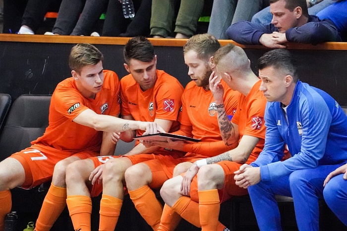 «Аполло» Николая Переверзева в профессиональной обёртке «Кристалла» против мини-футбольного клуба «Тюмень»