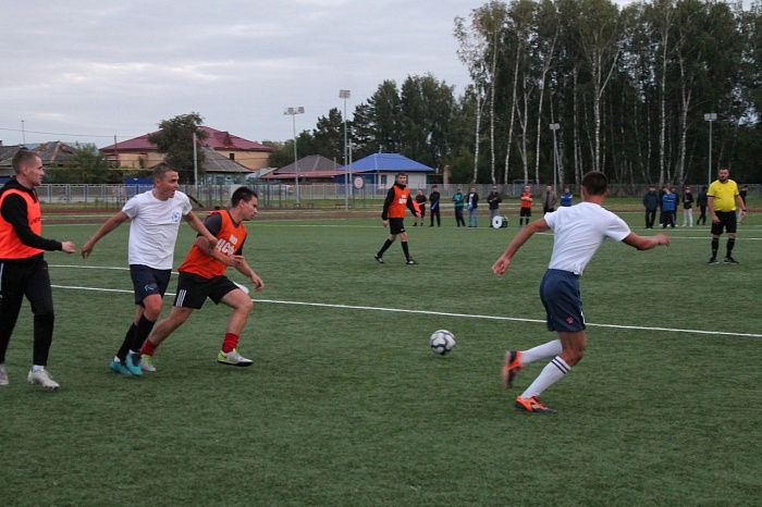 «Декабристы» удачно начали чемпионат Ялуторовска по футзалу на открытой площадке