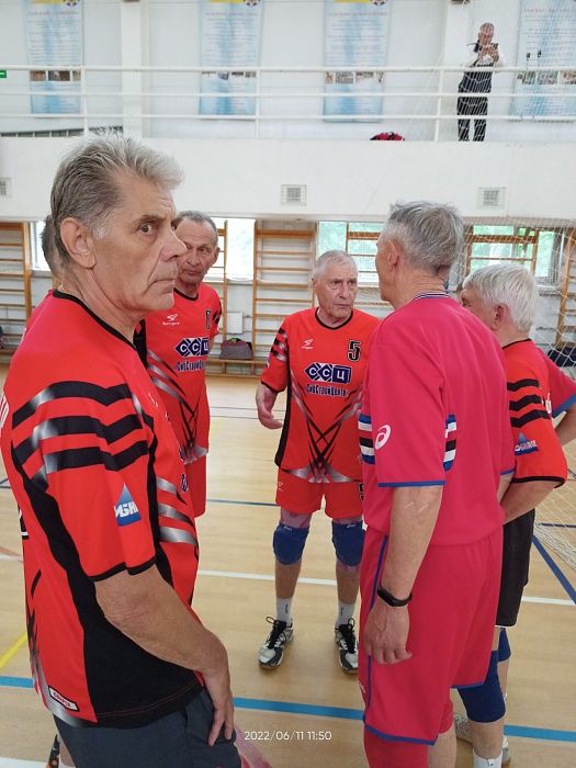 Тюменские ветераны волейбола стали вторыми на турнире в Екатеринбурге