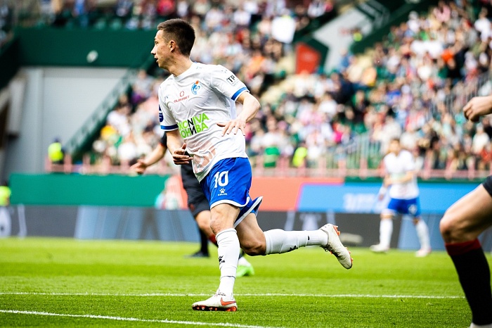 Воспитанник тюменского футбола Ильнур Альшин продлил контракт с воронежским «Факелом»