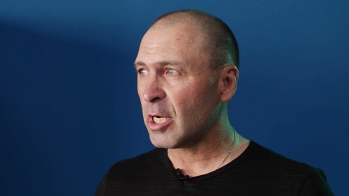 Ветеран СВО играет в хоккей за команду ветеранов из посёлка Винзили