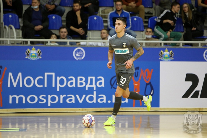 Экс-игрок футзального клуба «Тюмень» Йован Лазаревич оформил дубль в матче чемпионата Европы