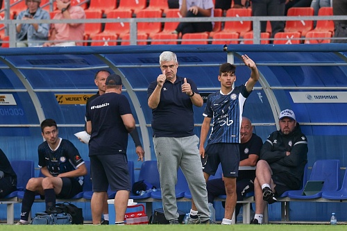 Главный тренер футбольного клуба «КАМАЗ» Владимир Клонцак: «Провели очень хороший первый тайм, соперник не нанёс по нашим воротам ни одного удара»