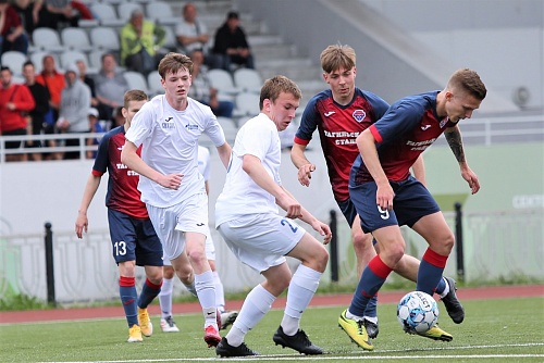 Нижнетагильский ФК «Уралец-ТС» дома обыграл «Иртыш-2» из Омска и остался на первом месте