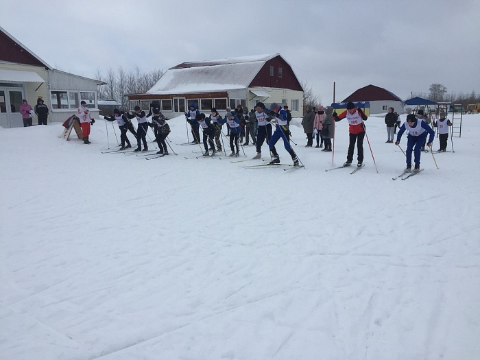 Школьники закрыли лыжный сезон