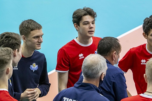 Дома проведут три тура