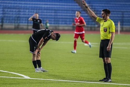 Первую «домашку» сезона отсудит омич