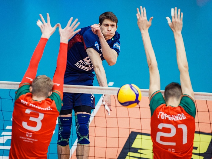 Новоуренгойцы одолели чемпионов