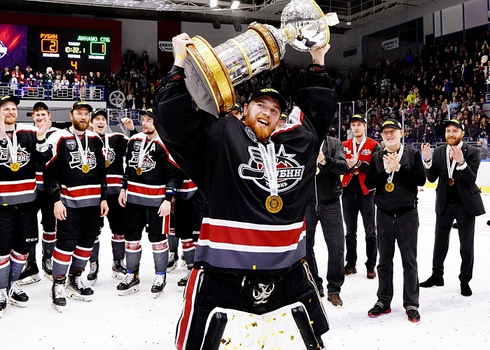 Вратарь ХК «Рубин» Егор Назаров: «В Тюмени играют одни из лучших защитников ВХЛ, и я чувствую себя спокойнее»