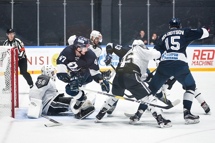 Динамовцы огорчили Мисхата Фахрутдинова, а Тимирев забросил десятую шайбу