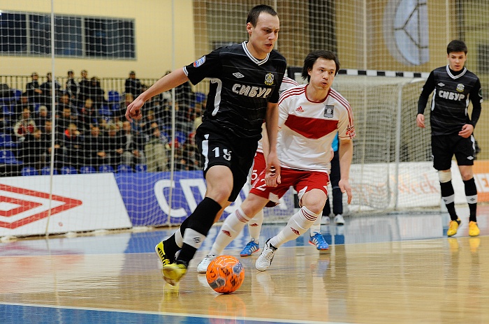 Экс-игрок мини-футбольного клуба «Тюмень» Иван Лобков: «Феррао понимая, что был любимчиком президента, мог поспорить с Колей Переверзевым»