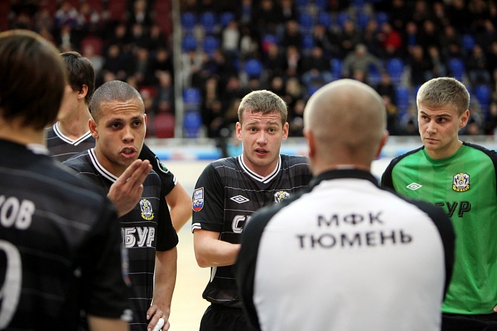 Экс-игрок мини-футбольного клуба «Тюмень» Иван Лобков: «Феррао понимая, что был любимчиком президента, мог поспорить с Колей Переверзевым»