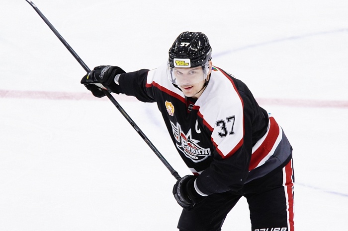 Сладкий вкус победы: как Александр Осипов менял шайбу на шоколад