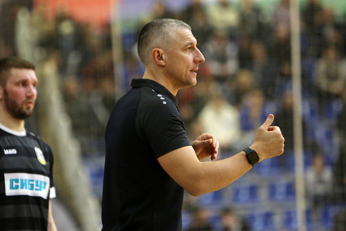 Главный тренер мини-футбольного клуба «Тюмень» Максим Горбунов: «Не хватало драйва, после разговора в раздевалке он появился»