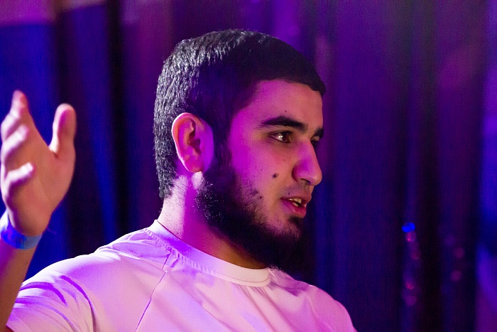 Тренер клуба единоборств «Раджа Файт» Элнур Абдурахманлы: «Необычно выглядит октагон на фоне колонн концертного зала»