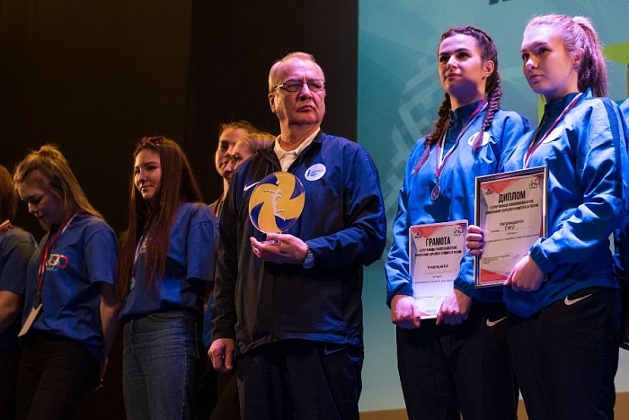 Анатолий Ларионов: «Чумакова цементировала нашу игру»